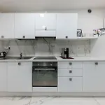 Chic House Apartment *