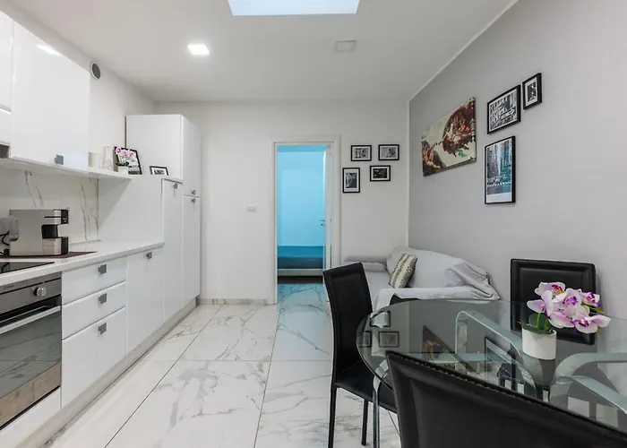 Chic House Apartment *